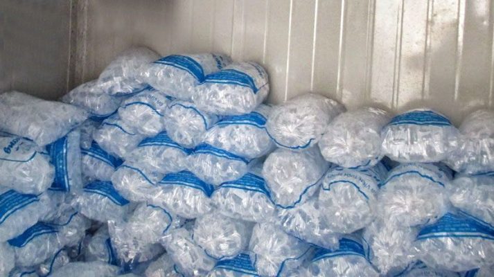 Máy hàn miệng túi trong sản xuất nước đá